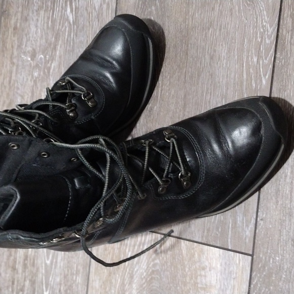 Timberland black leather boots with 2 inch wedge heels. Size 7.5 - Picture 1 of 13
